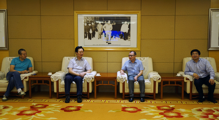 成书记看望广东校友3.jpg