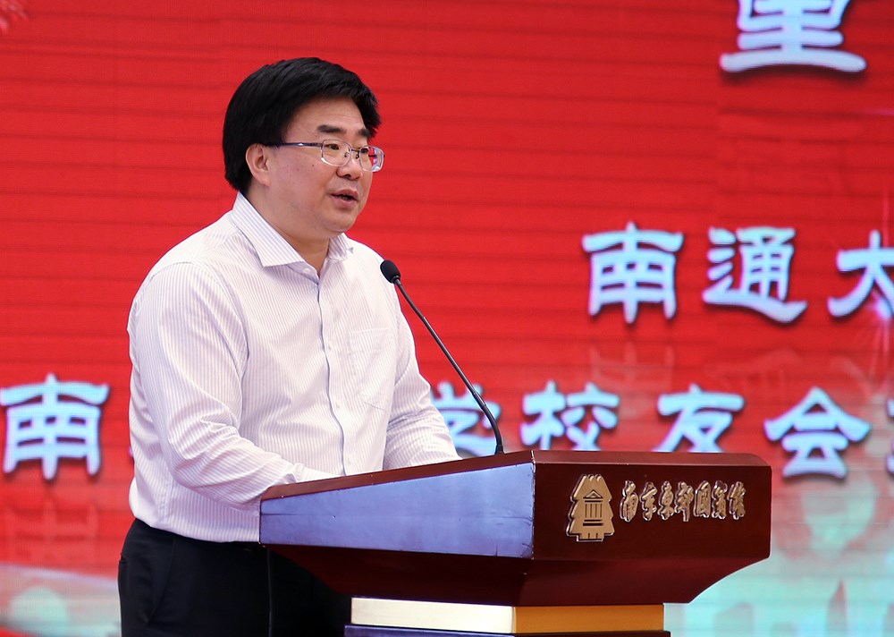 5.董正超副校长宣读批复.jpg
