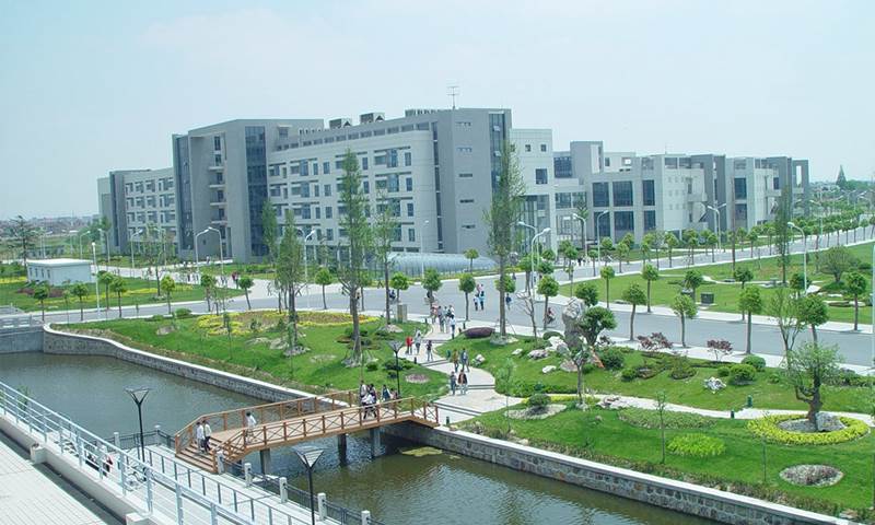 啬园校区方肇周楼及教学楼群远眺