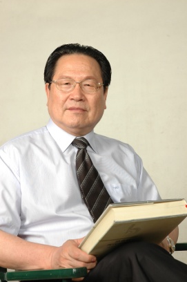 徐克成， 1958年进入原南通医学院学习